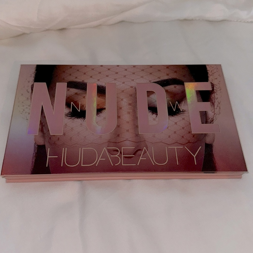 Huda Beauty New Nudes Palette